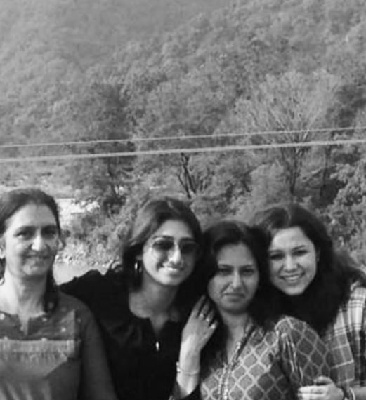 Mohena Kumari Singh bhabhi Vasundhra