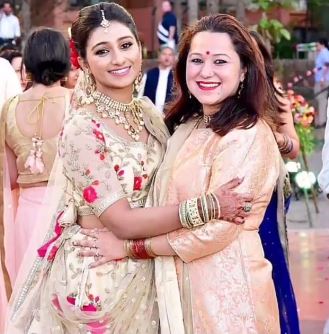 Mohena Kumari Singh bhabhi Vasundhra