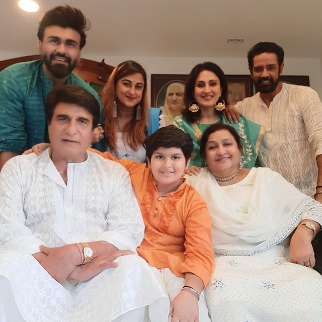 Raj Babbar and family