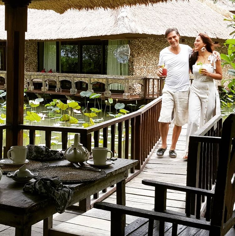 Pooja Bedi And Maneck Contractor 