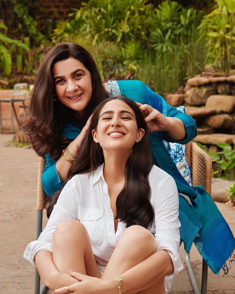 Sara Ali Khan and Amrita Singh 