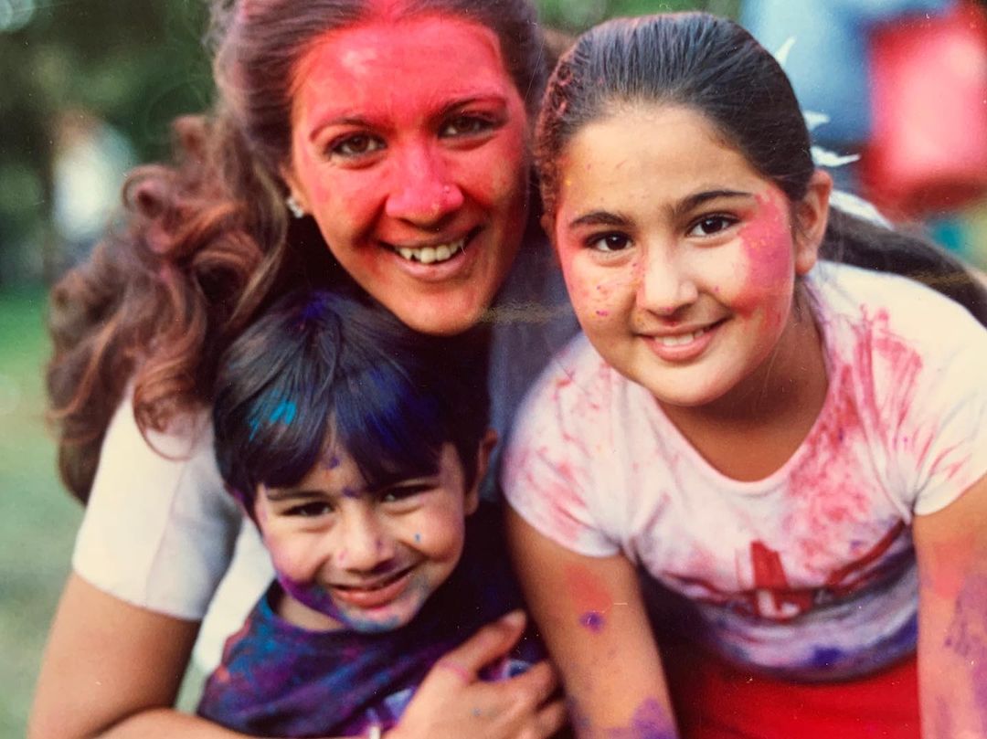 Sara Ali Khan Ibrahim Ali Khan And Amrita Singh 