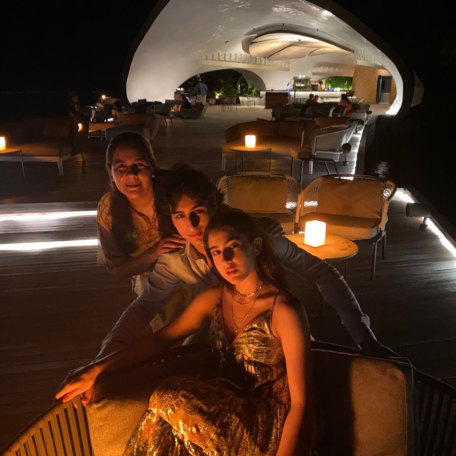 Sara Ali Khan Ibrahim Ali Khan Amrita Singh 