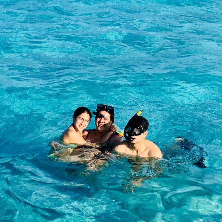 Sara Ali Khan Ibrahim Ali Khan Amrita Singh 