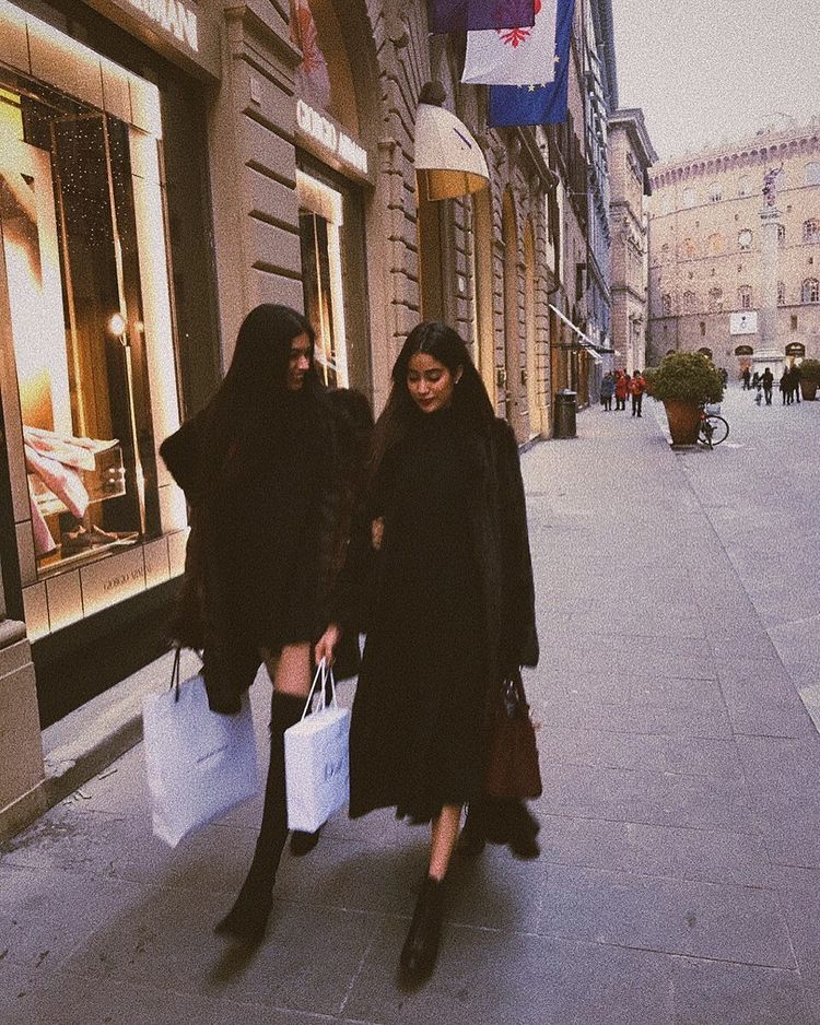 Janhvi Kapoor Khushi Kapoor 