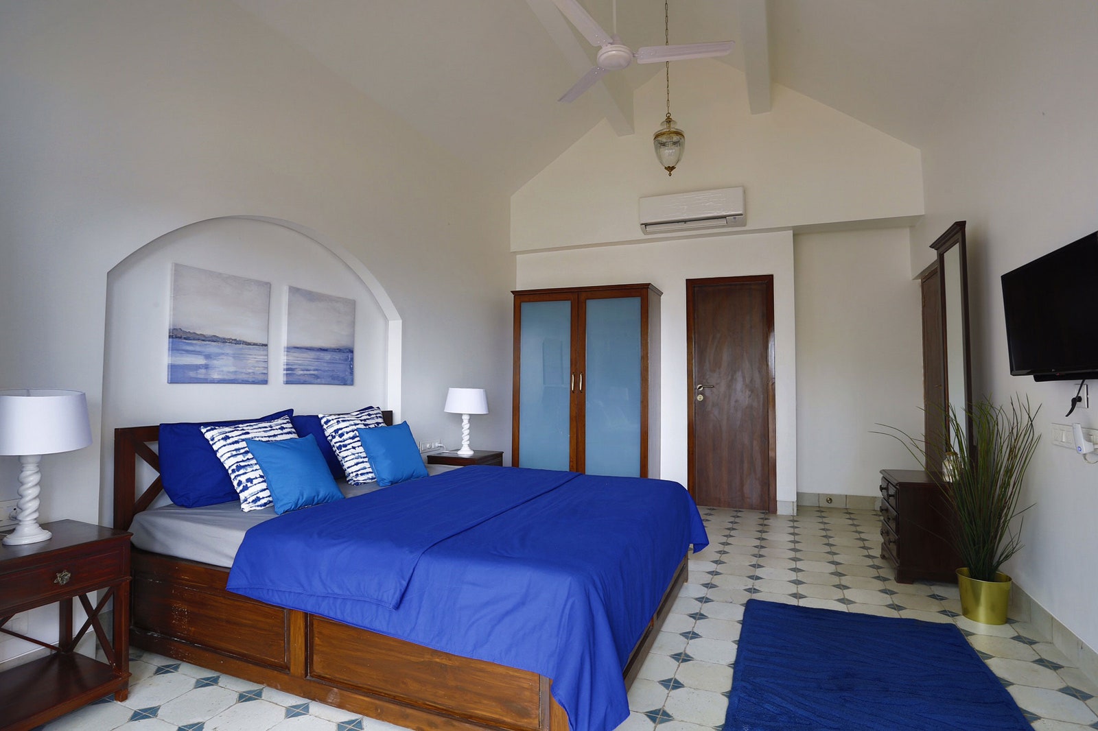 Mandira Bedi MAdh Island Home