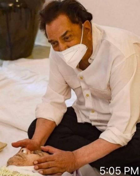 Dharmendra Dilip Kumar Saira Banu