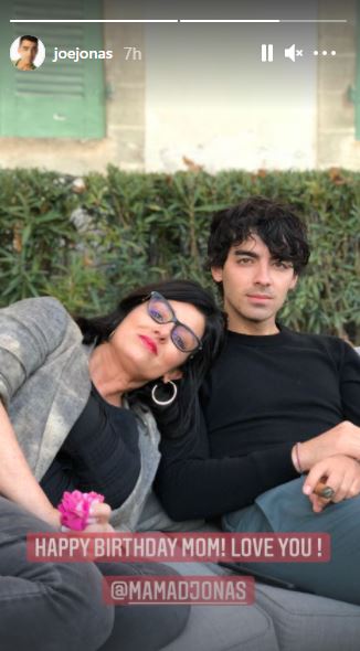 Joe Jonas mother Denise jonas