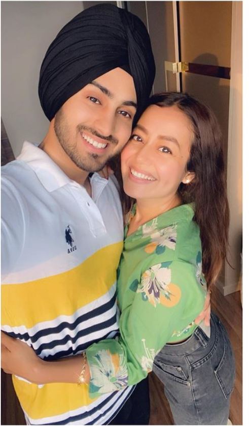 Neha Kakkar and Rohanpreet Singh PDA