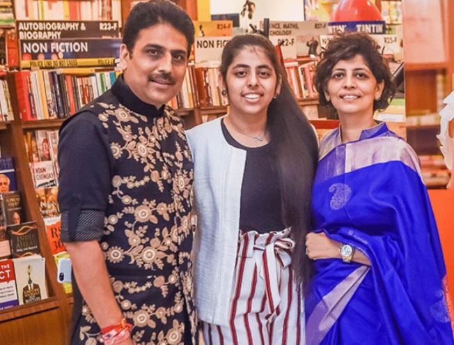 Meet 'Taarak Mehta' Aka Shailesh Lodha's Real Wife, Swati Lodha And Their  Gorgeous Daughter, Swaraa
