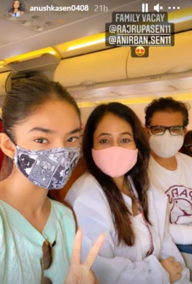 Anushka Sen with parents