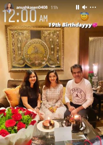 Anushka Sen with parents