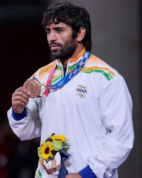 Bajrang Punia Wife Sangeeta Phogat Bronze Medal Tokyo Olympics