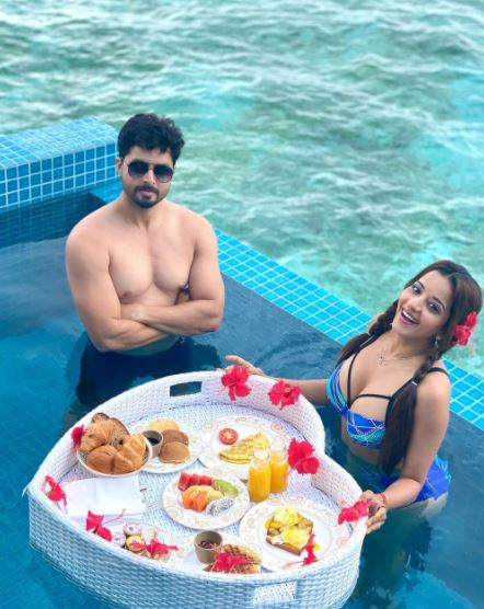 Monalisa Vikrant SIngh bikini maldives