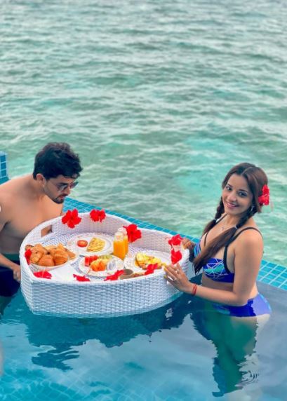 Monalisa Vikrant SIngh bikini maldives