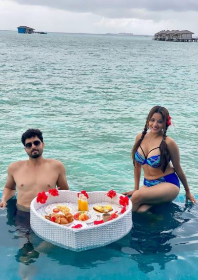 Monalisa Vikrant SIngh bikini maldives