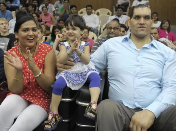 The Great Khali's Love Story With His Wife, Harminder Kaur Shows Rare Side  Of This Wrestling Giant