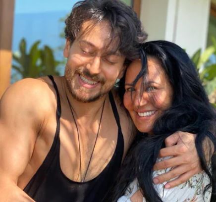 Tiger Shroff Ayesha Shroff mother son 