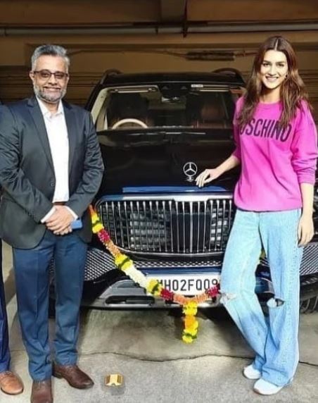 kriti sanon mercedes benz maybach