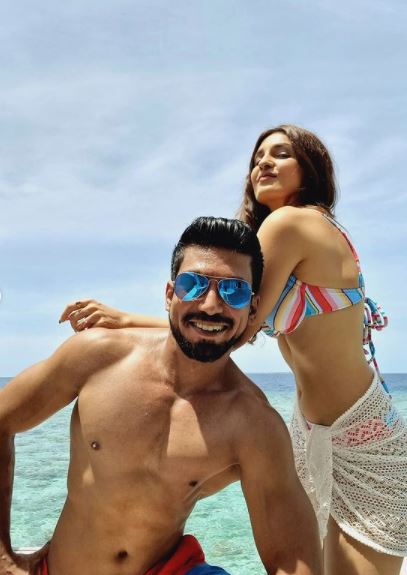 Shiny Doshi lavesh Khairajani honeymoon bold pictures