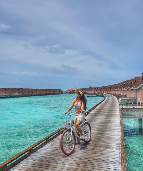 Shiny Doshi lavesh Khairajani honeymoon bold pictures