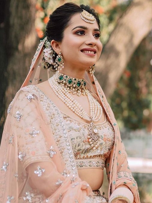 unique chooda bride