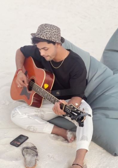 Siddharth Nigam Abhishek Nigam resemblance