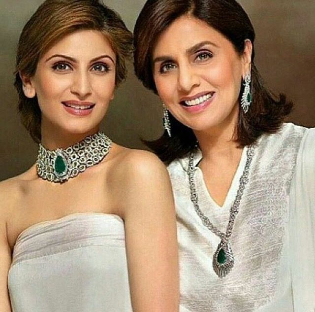 Old picture of Neetu Kapoor with daughter