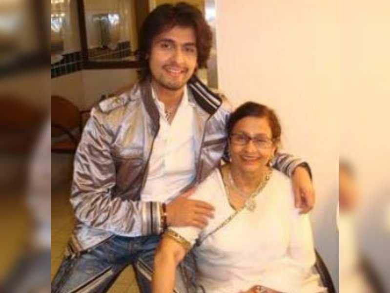 Sonu Nigam mom