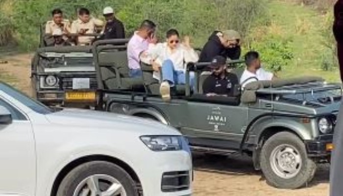 Alia and ranbir on safari