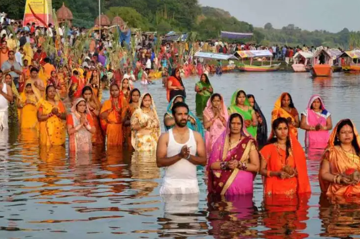 Chhath Puja Διασημότητες του Bollywood που γιορτάζουν το αρχαίο ινδουιστικό φεστιβάλ σχεδόν κάθε χρόνο