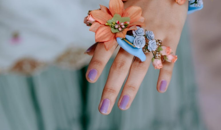 3 connected floral ring