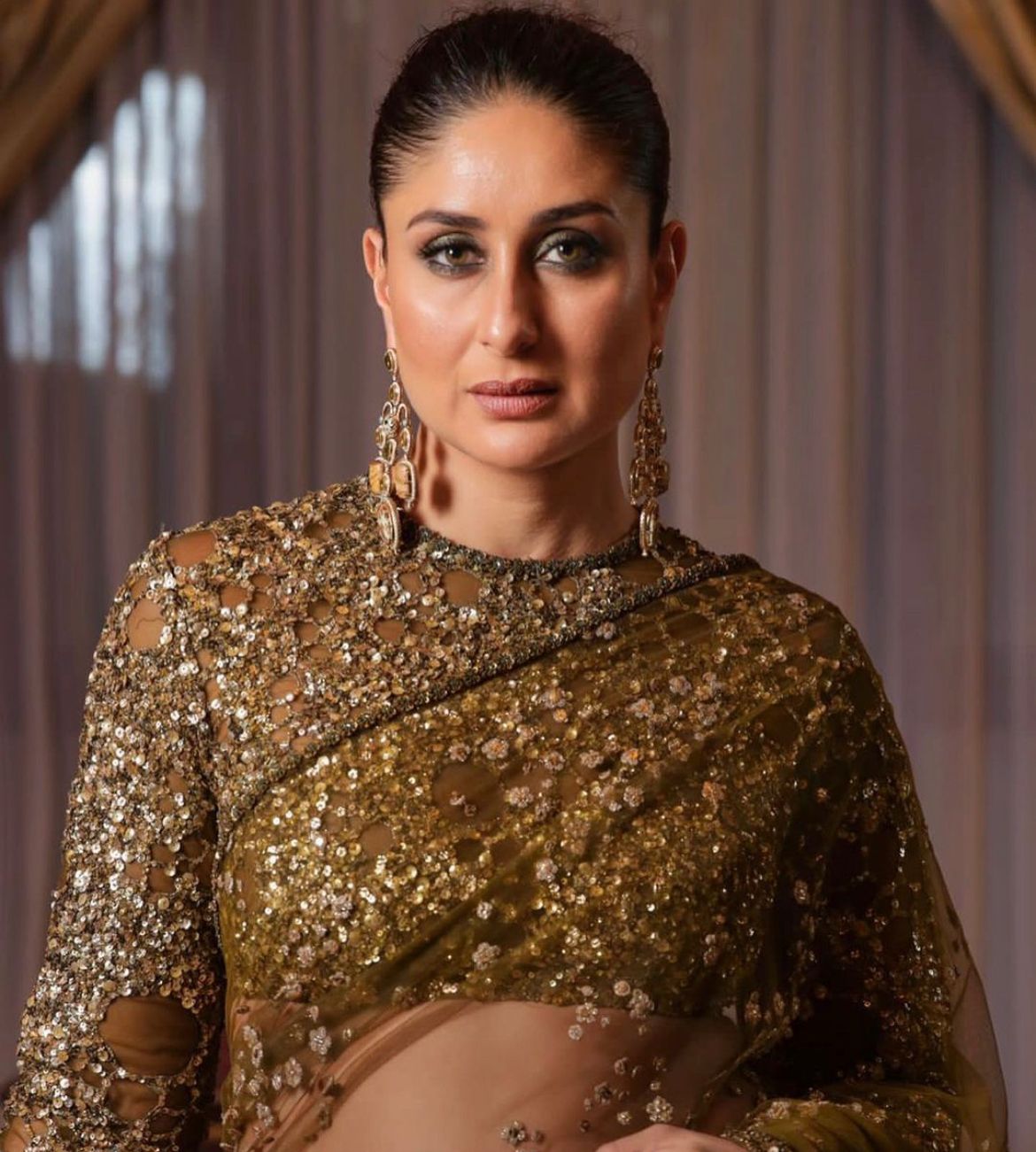 Kareena Kapoor Dresses - Bollywood Dresses | Kareena Kapoor in Saree |  Fashion, Indian designer wear, Indian outfits