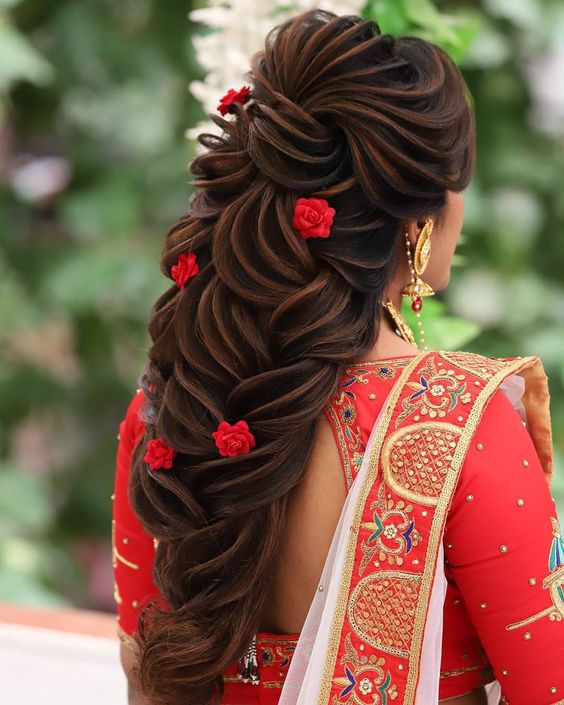 Cult Cutter - Bridal buns 👱‍♀️are definitely the most traditional and  popular hairstyle amongst Indian brides.💞 While many brides have been  spotted rocking open or braided hairstyles, these gorgeous bridal bun  hairstyles