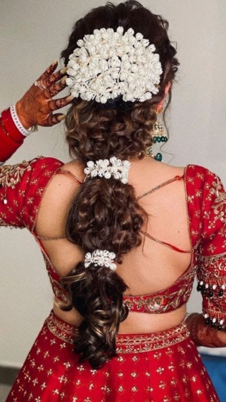 45+ Best South Indian Bridal Hairstyles | Hair style on saree, Engagement  hairstyles, Simple bridal hairstyle
