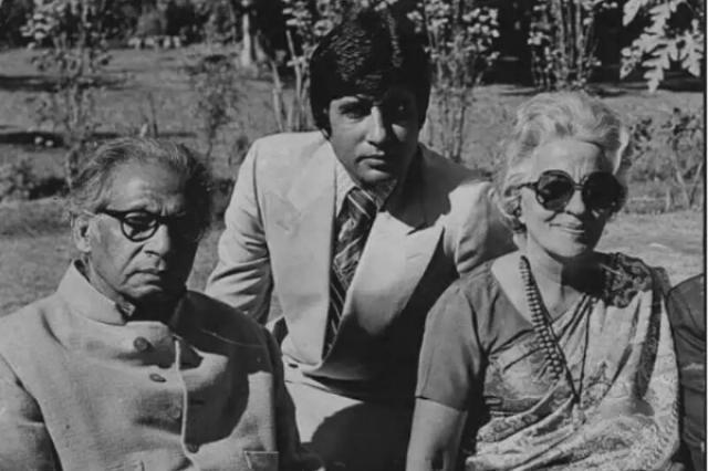 amitabh bachchan with his parents