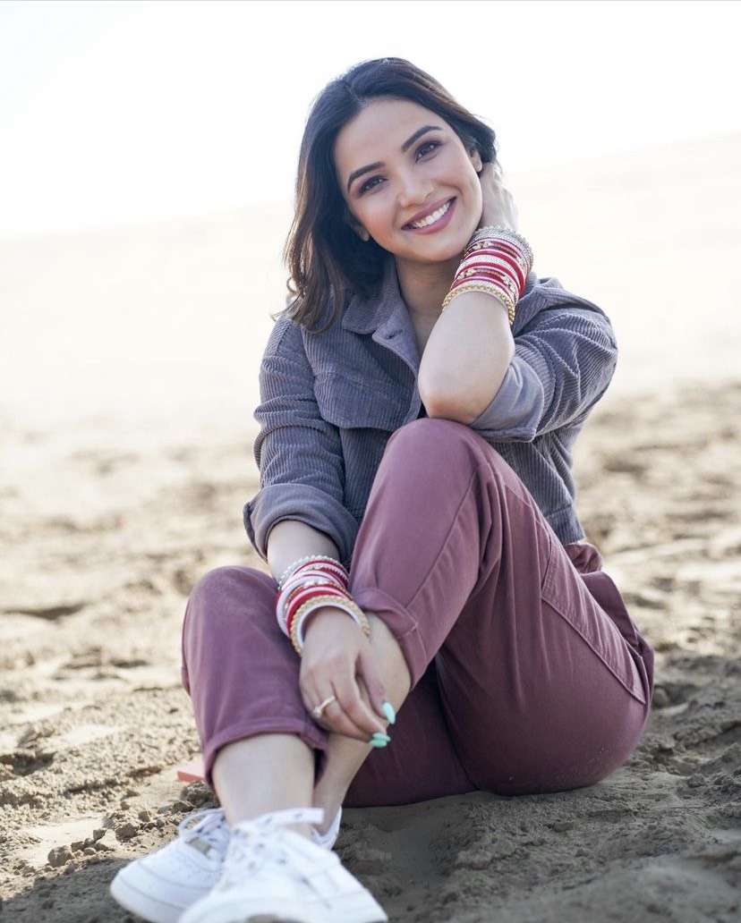 Jasmin  Bhasin Chooda Clad Picture