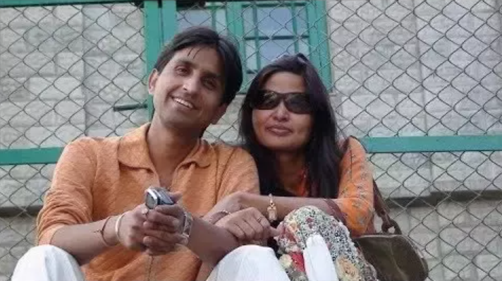 Kumar vishwas wife manju sharma love story