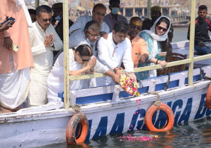 lata mangeshkar ashes ganga usha