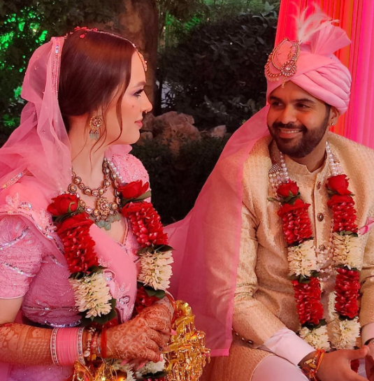 neha bhasin brother anubhav bhasin wife Anna Ukraine 