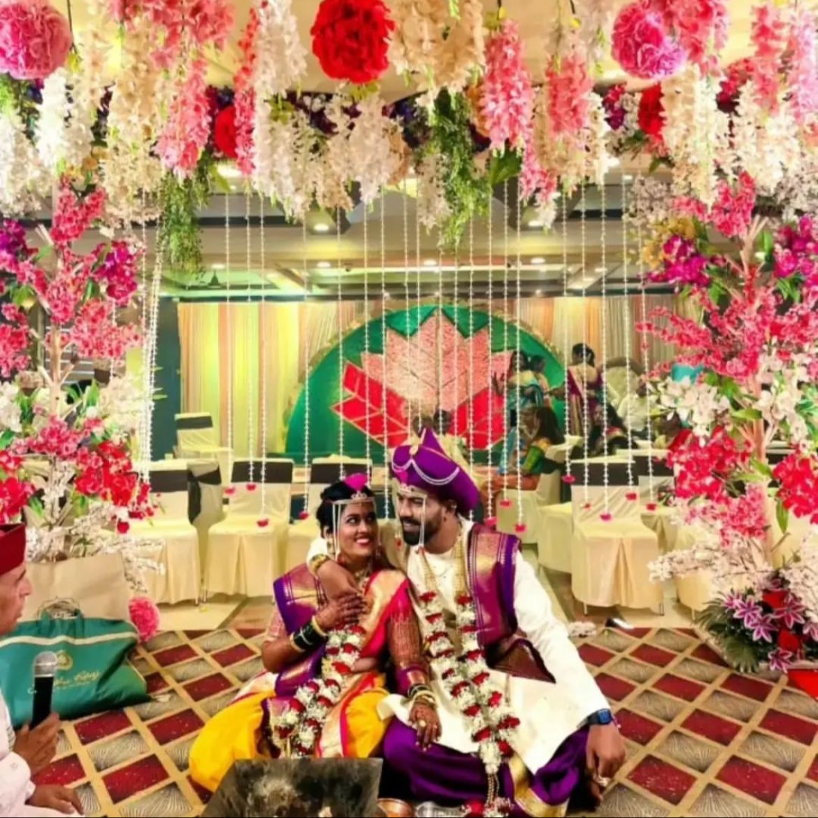 Sayli Kamble Dons A Nauvari Saree At Her Wedding With BF Dhawal, Their  'Varmala' Moment Wins Hearts