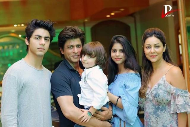 srk with family