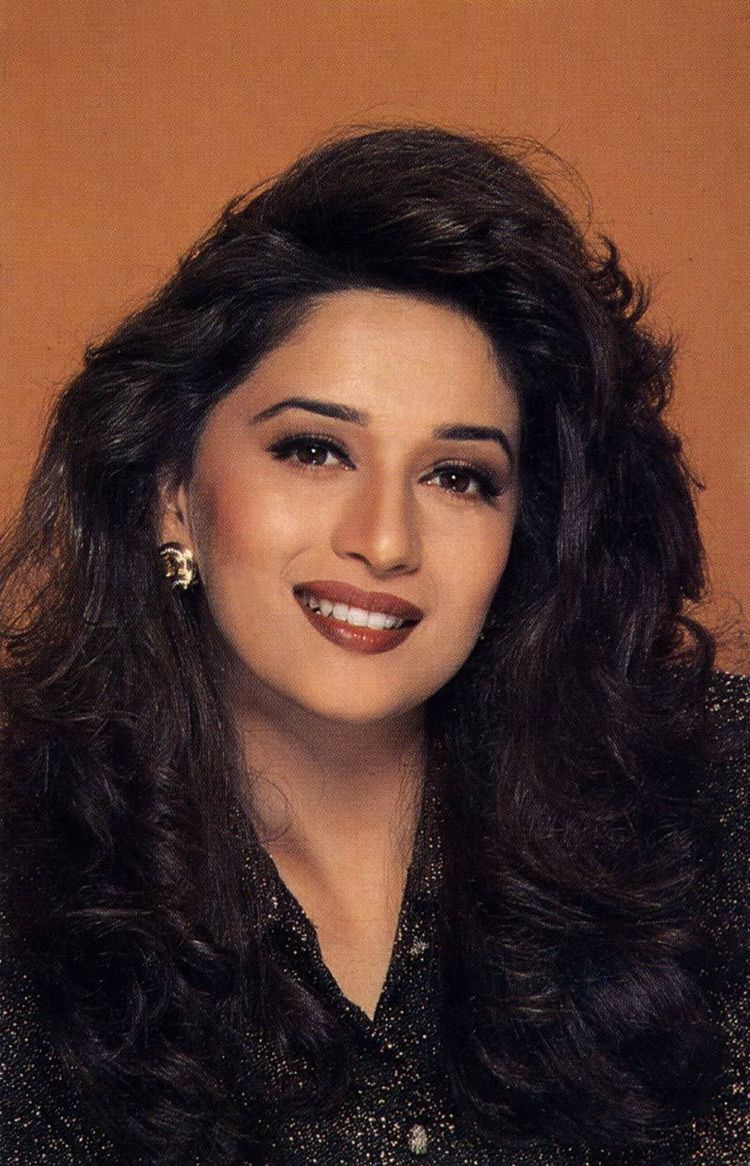 1994 - HAHK Close up & lace dresses | Big hair, Bollywood actress, Short  hair styles
