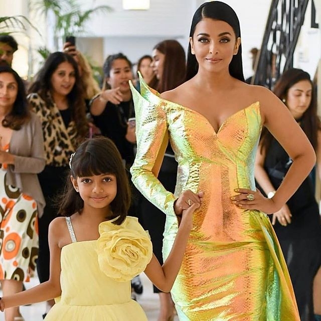 Aishwarya Rai And Abhishek Bachchan Pose With Their Daughter, Aaradhya At Cannes X LOreal Dinner