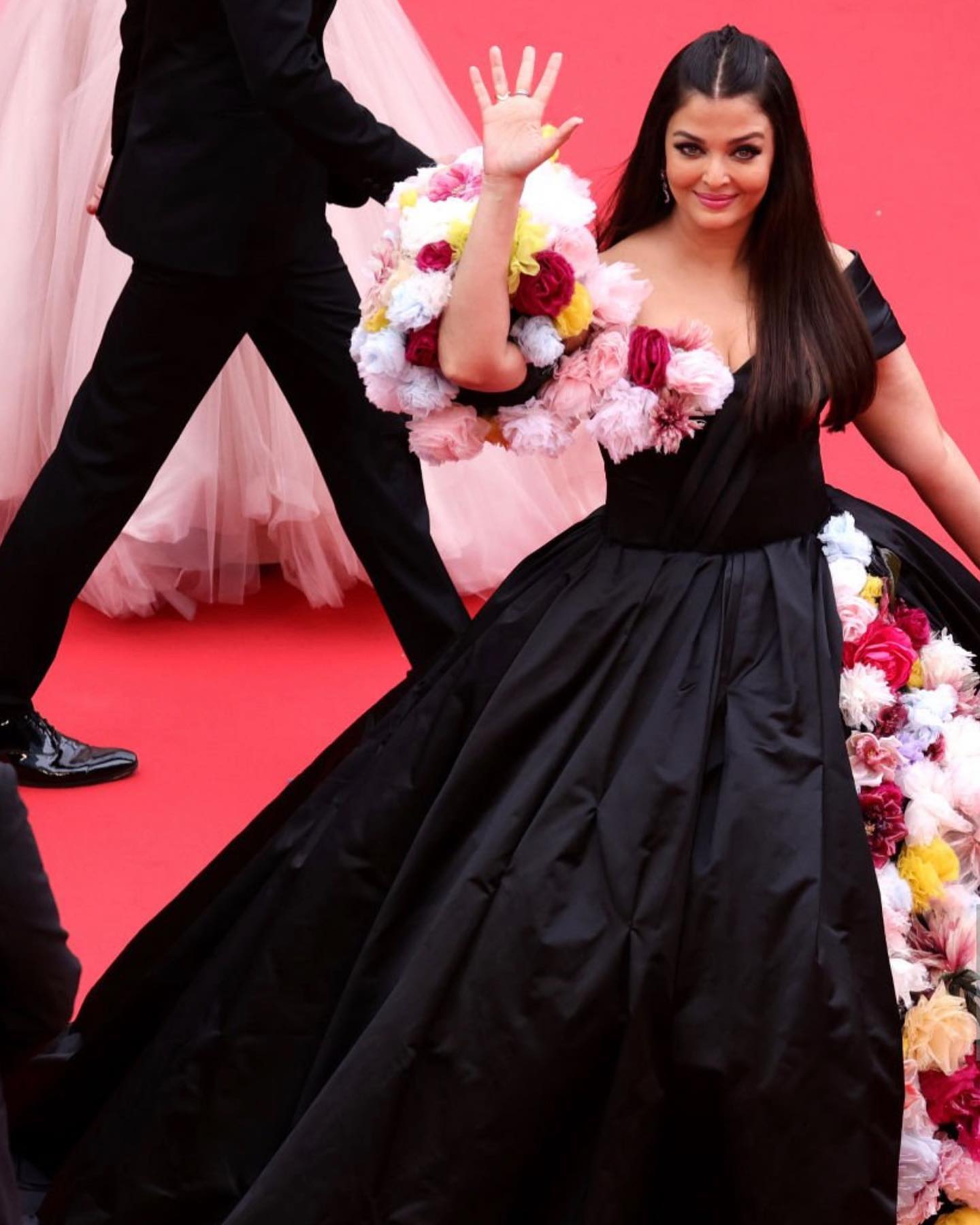 Aishwarya Rai Bachchan Stuns In A Voluminous Black Gown With 3-D Flowers At  Cannes 2022 Red Carpet