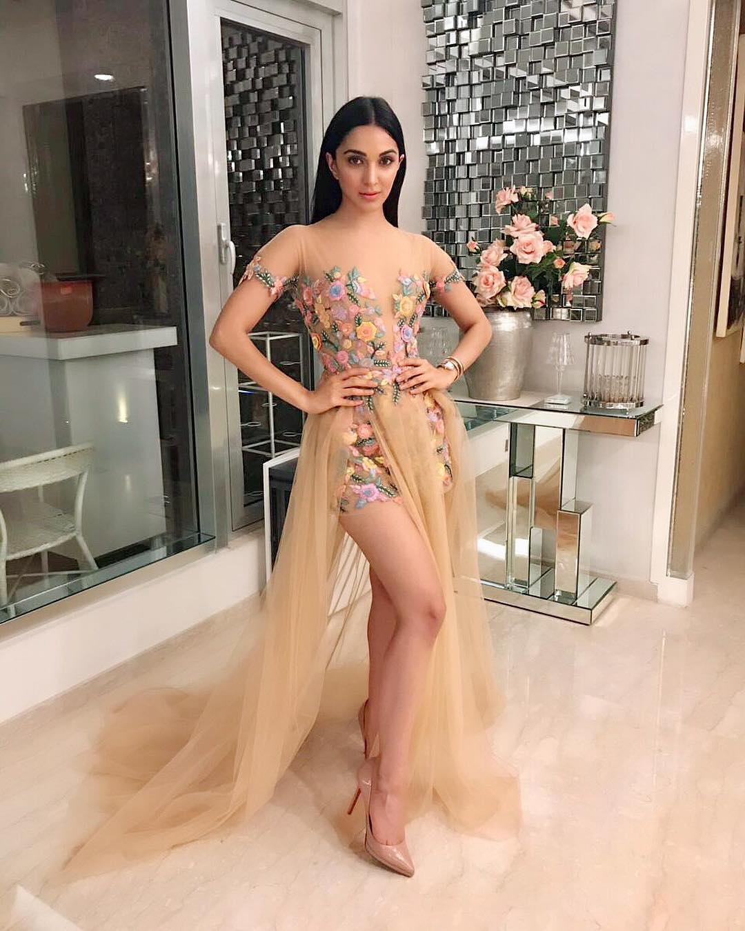 Kiara Advani's unique mosaic-style mirror for OOTD snapshots