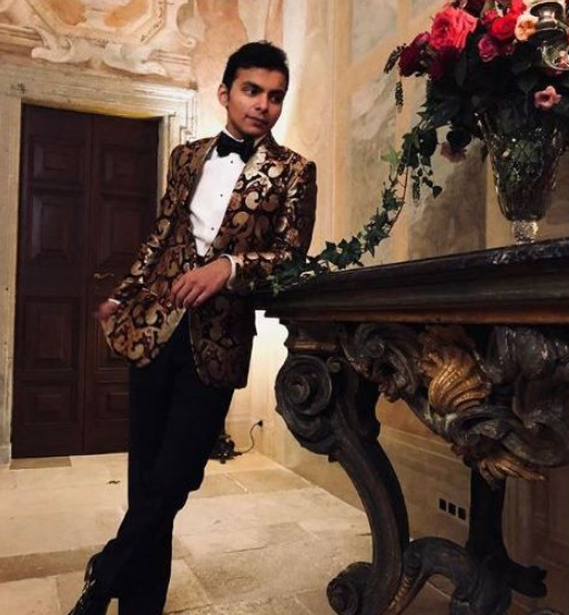 Shikhar Pahariya's profession