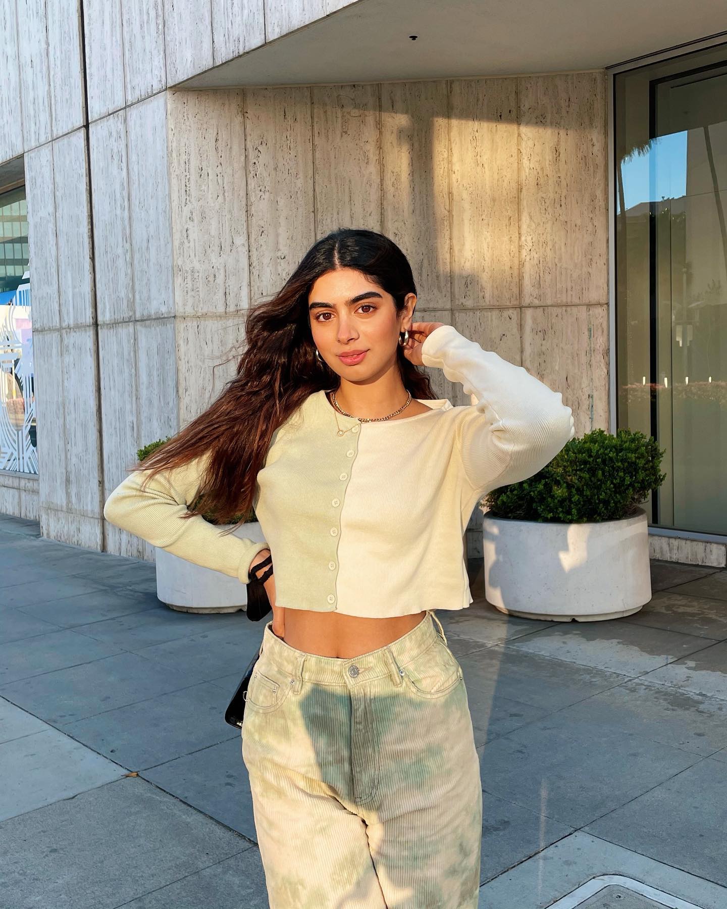 Khushi Kapoor Sets The Screen Ablaze By Donning An Outfit Worth Rs. 70K ...