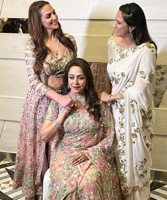 Esha Deol Calls Mom, Hema Malini And Sister, Ahana Deol 'Super Woman', Poses For Pics With Them