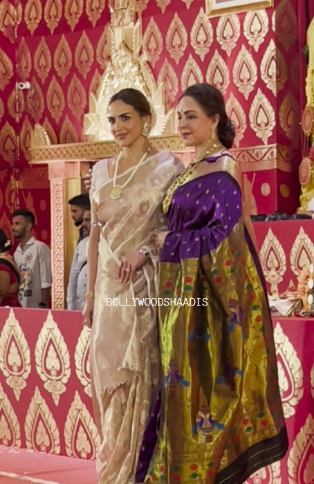 hema malini at durga puja pandal